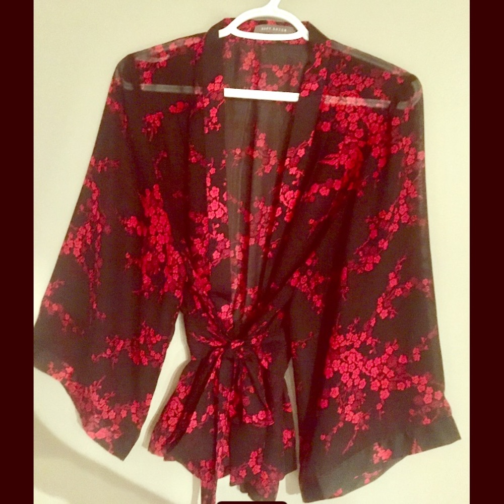 Suzy Shier - kimono style blouse